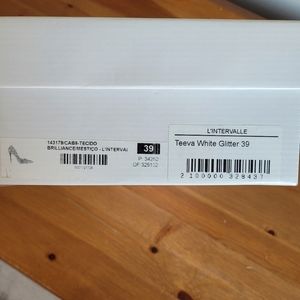 White iridescent women heel.